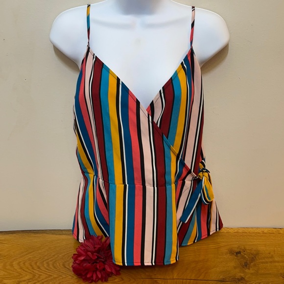 Guess Tops - 🌸Last Chance, Donating Monday🌸Guess Cami with adjustable straps